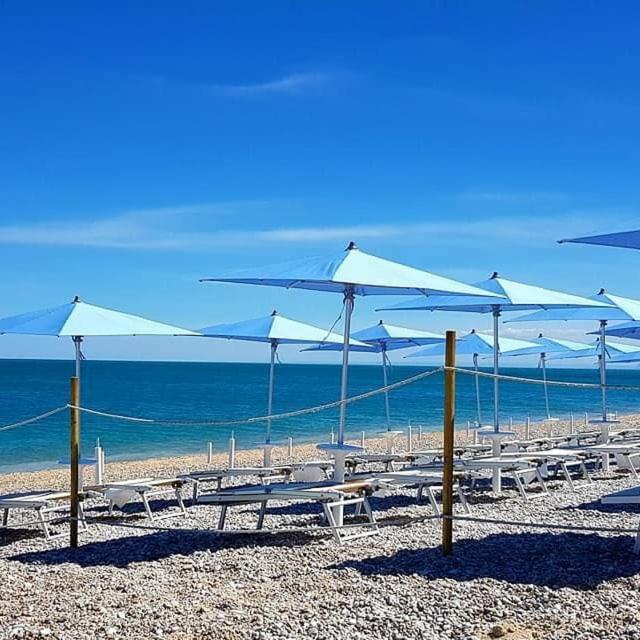 Residence Lido Dei Pini Матината Екстериор снимка